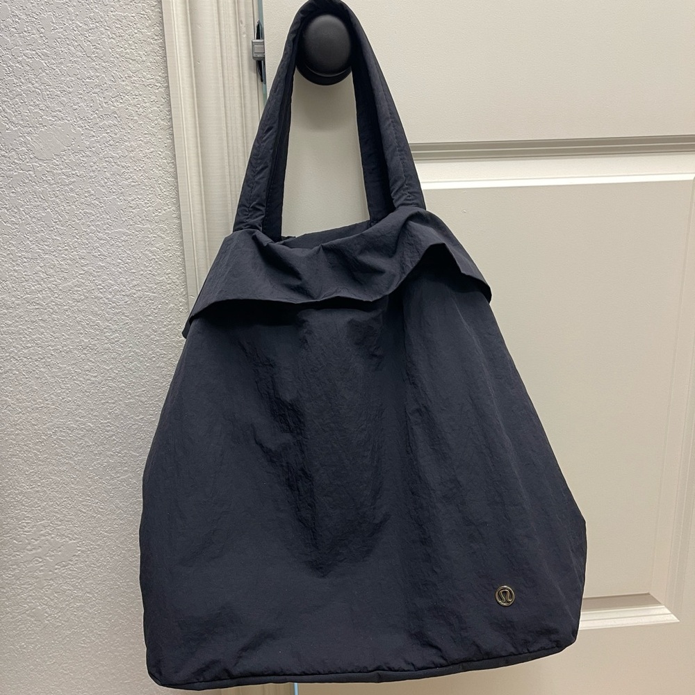 Lululemon on my level large bag 30L gold hardware